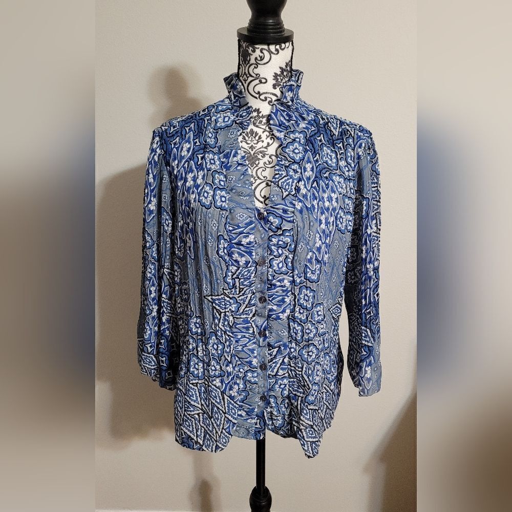 Stunning blue floral blouse‎